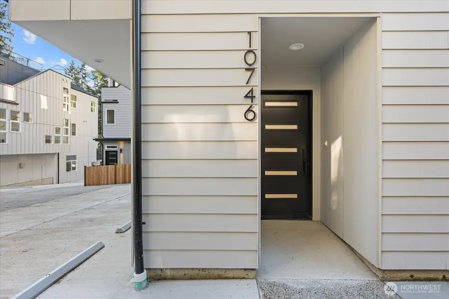 10746 Interlake Avenue N, Seattle, WA 98133 - Image #2