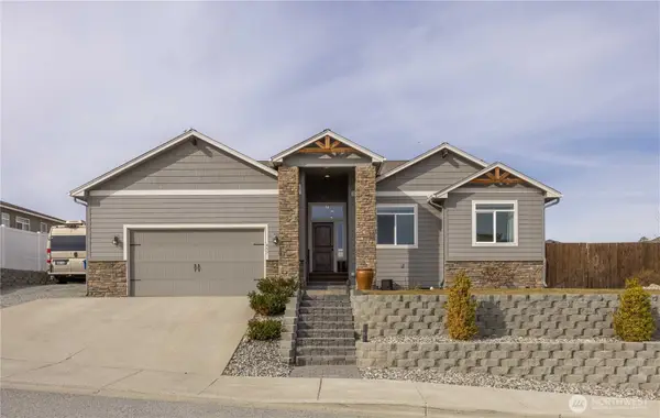 457 Whisper Place, Chelan, WA 98816