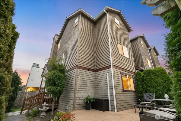 2906 5th Avenue W, Seattle, WA 98119