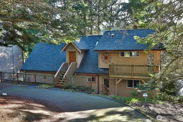 1015 Honeymoon Lake Drive, Greenbank, WA 98253