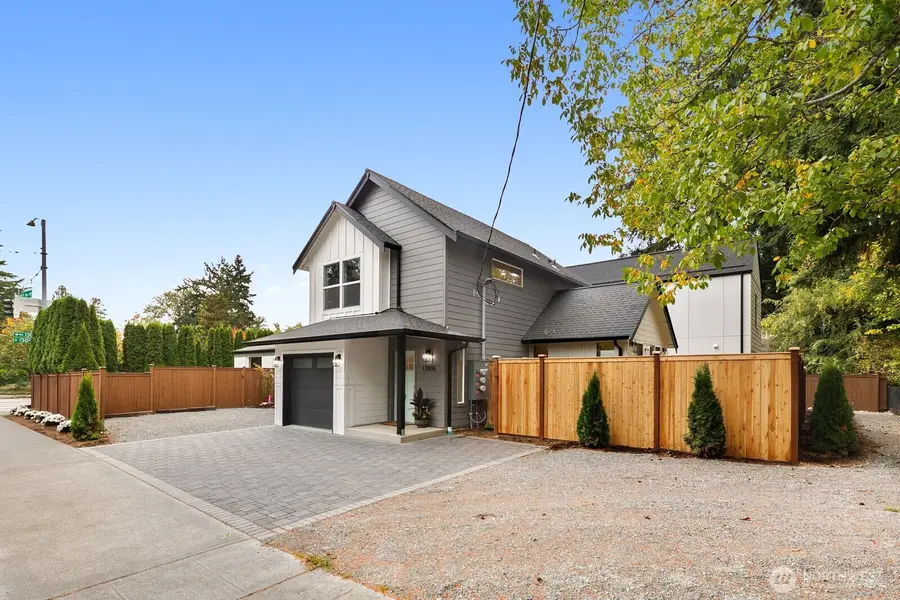 13005 1st Avenue Ne, Seattle, WA 98125 - Image #2