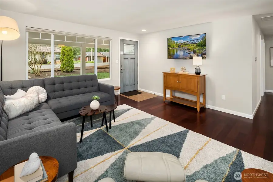 922 208th Ave Ne, Sammamish, WA 98074 - Image #2