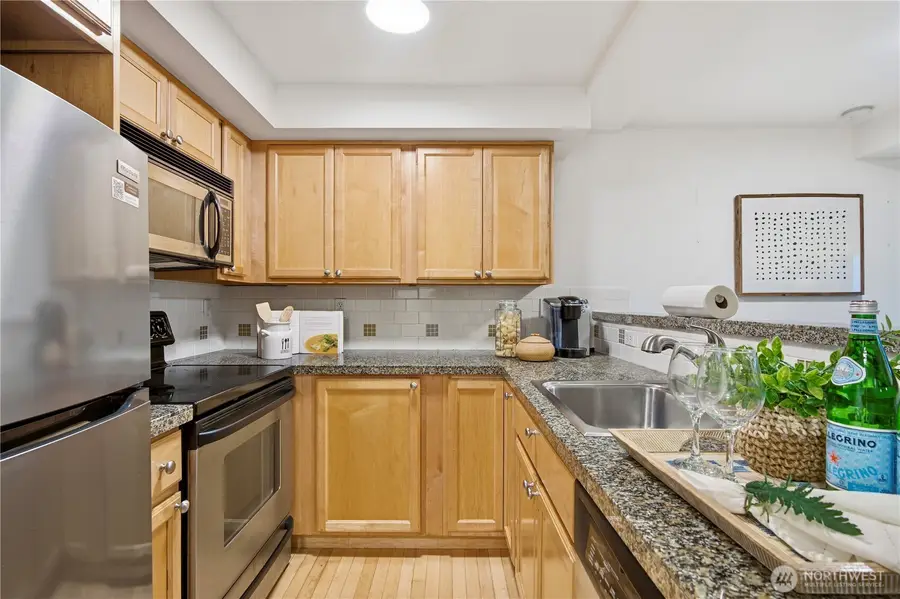 1525 Taylor Ave N #203, Seattle, WA 98109 - Image #3