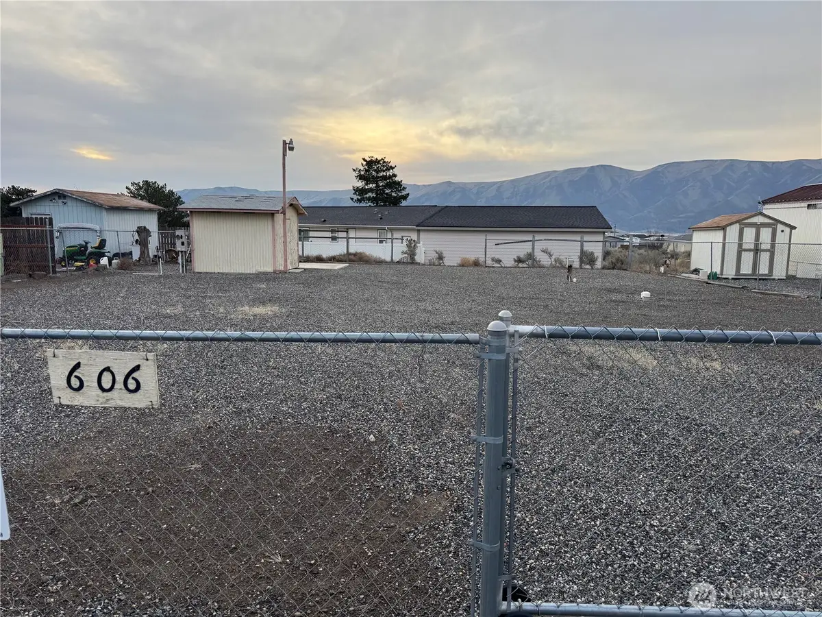 606 Edgewater Way Sw, Mattawa, WA 99349 - Image #1