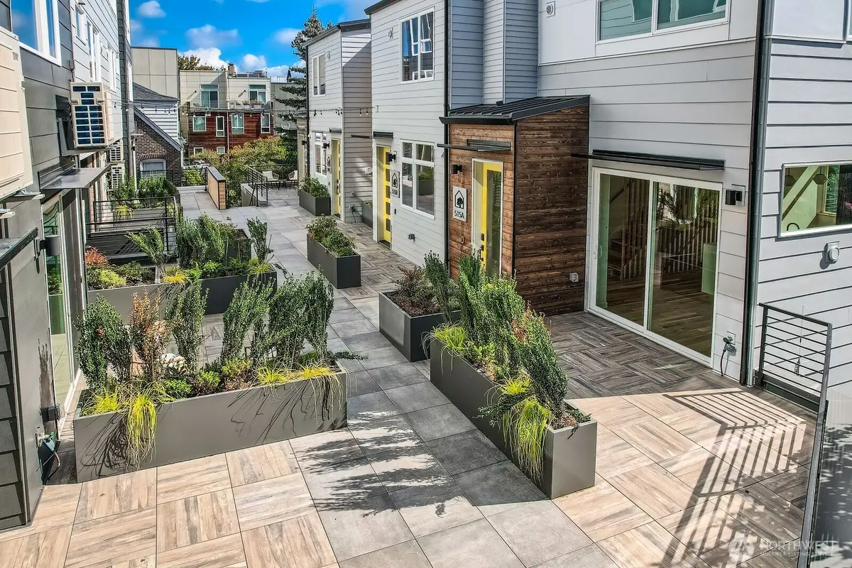 515 Howe Street #A, Seattle, WA 98109 - Image #1