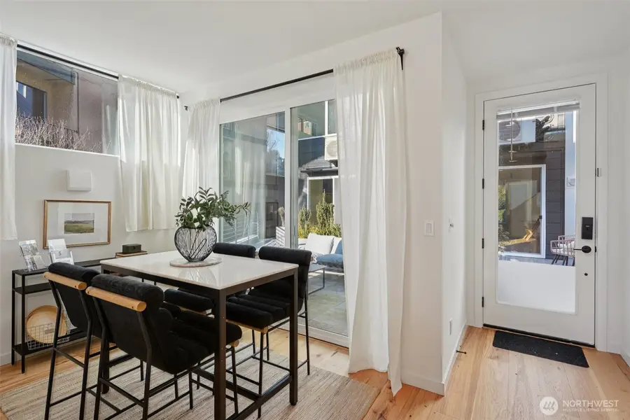 515 Howe Street #A, Seattle, WA 98109 - Image #3