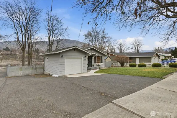 429 N Columbia Avenue, Coulee Dam, WA 99116