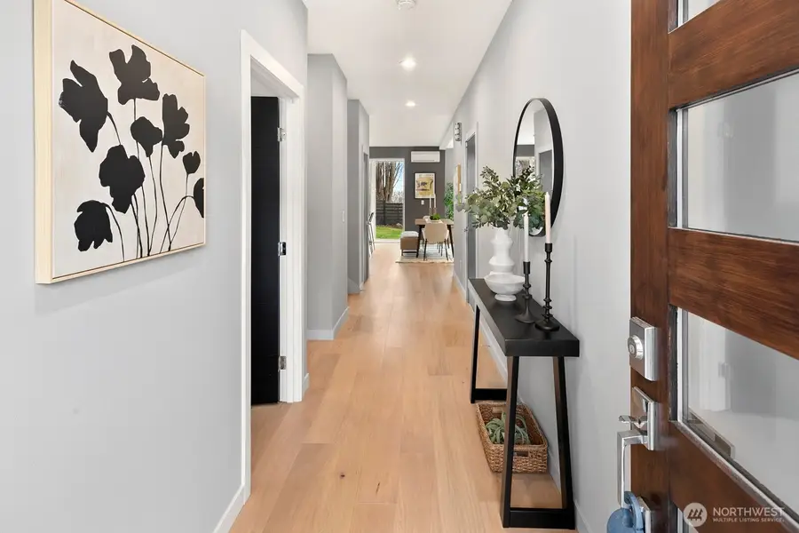 7606 7th Avenue Sw, Seattle, WA 98106 - Image #2