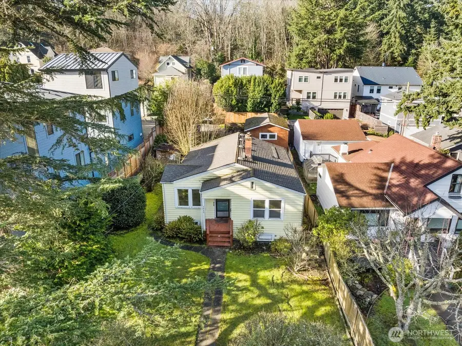 3835 35th Avenue W, Seattle, WA 98199 - Image #2