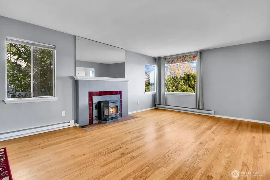 10742 Lakeside Avenue Ne, Seattle, WA 98125 - Image #3