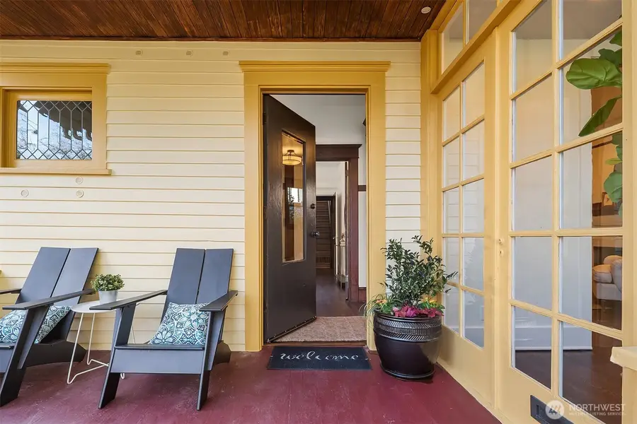 5027 8th Avenue Ne, Seattle, WA 98105 - Image #2