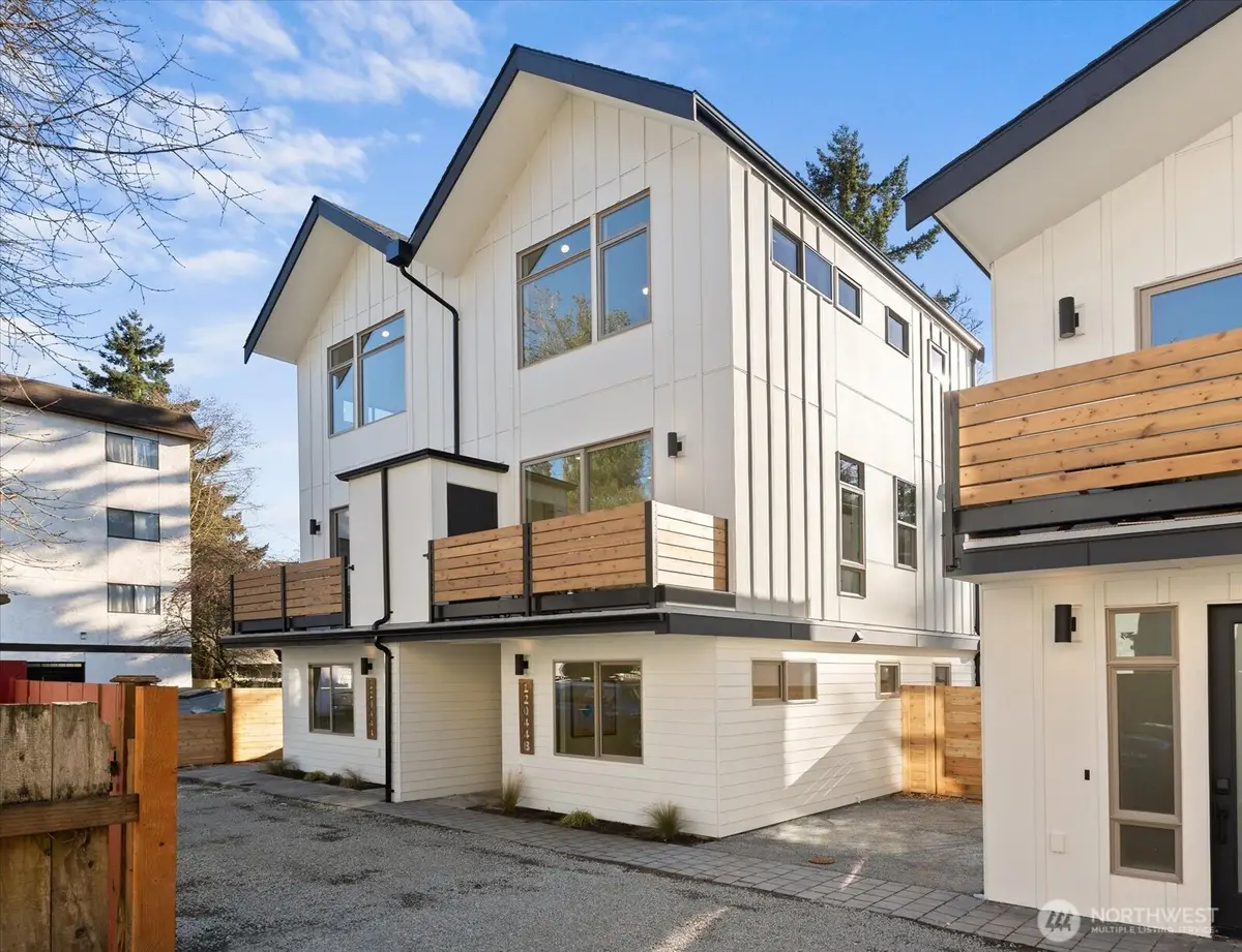 12044 Hiram Place Ne #A, Seattle, WA 98125 - Image #1