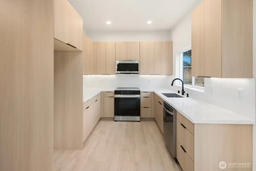 910 S 138th Street #B, Burien, WA 98168 - Image #2