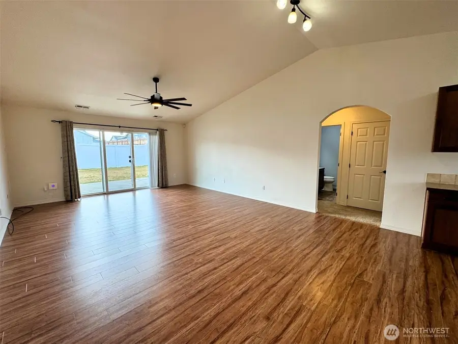 1321 W Century Street, Moses Lake, WA 98837 - Image #2