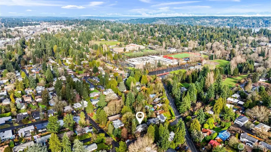 2710 NE 105th Street, Seattle, WA 98125 - Image #2