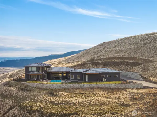 56 Spring Valley Road, Rock Island, WA 98850