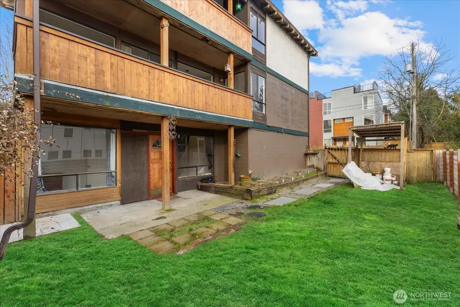 9256 Interlake Avenue N, Seattle, WA 98103 - Image #2
