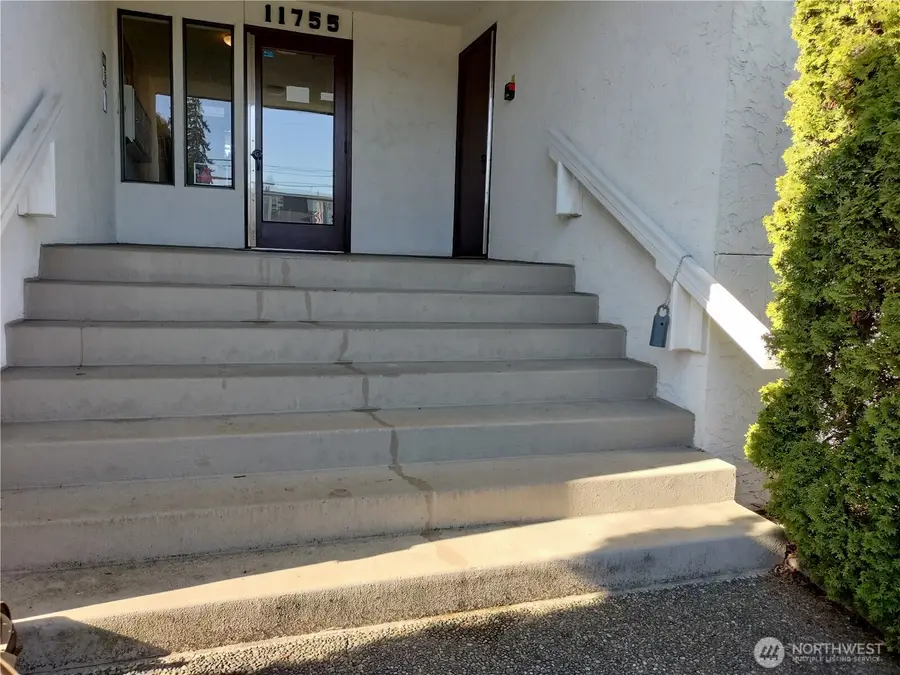 11755 Greenwood Avenue N #203, Seattle, WA 98133 - Image #2