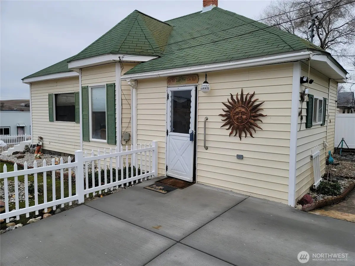 102 W 3rd Street, Lind, WA 99341 - Image #1