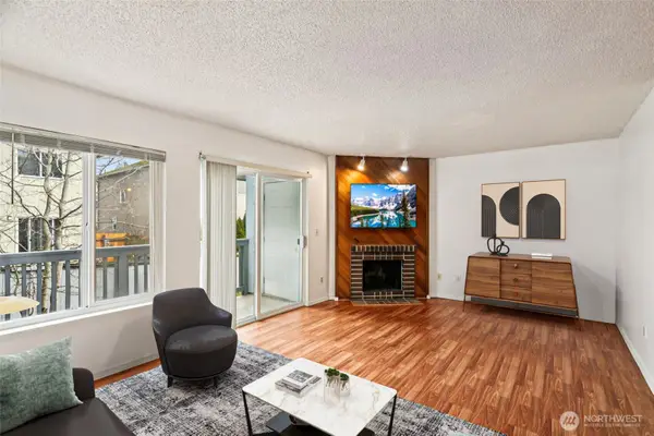 8823 Holly Drive #D203, Everett, WA 98208