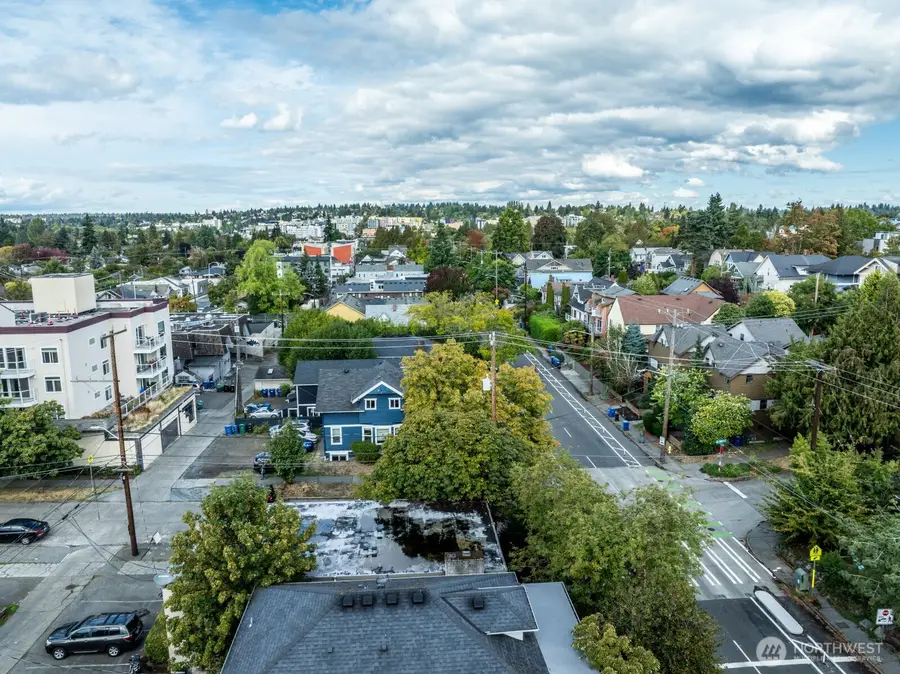 5045 11th Avenue Ne, Seattle, WA 98105 - Image #2