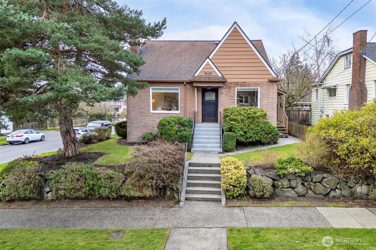 7501 25th Avenue Nw, Seattle, WA 98117 - Image #1