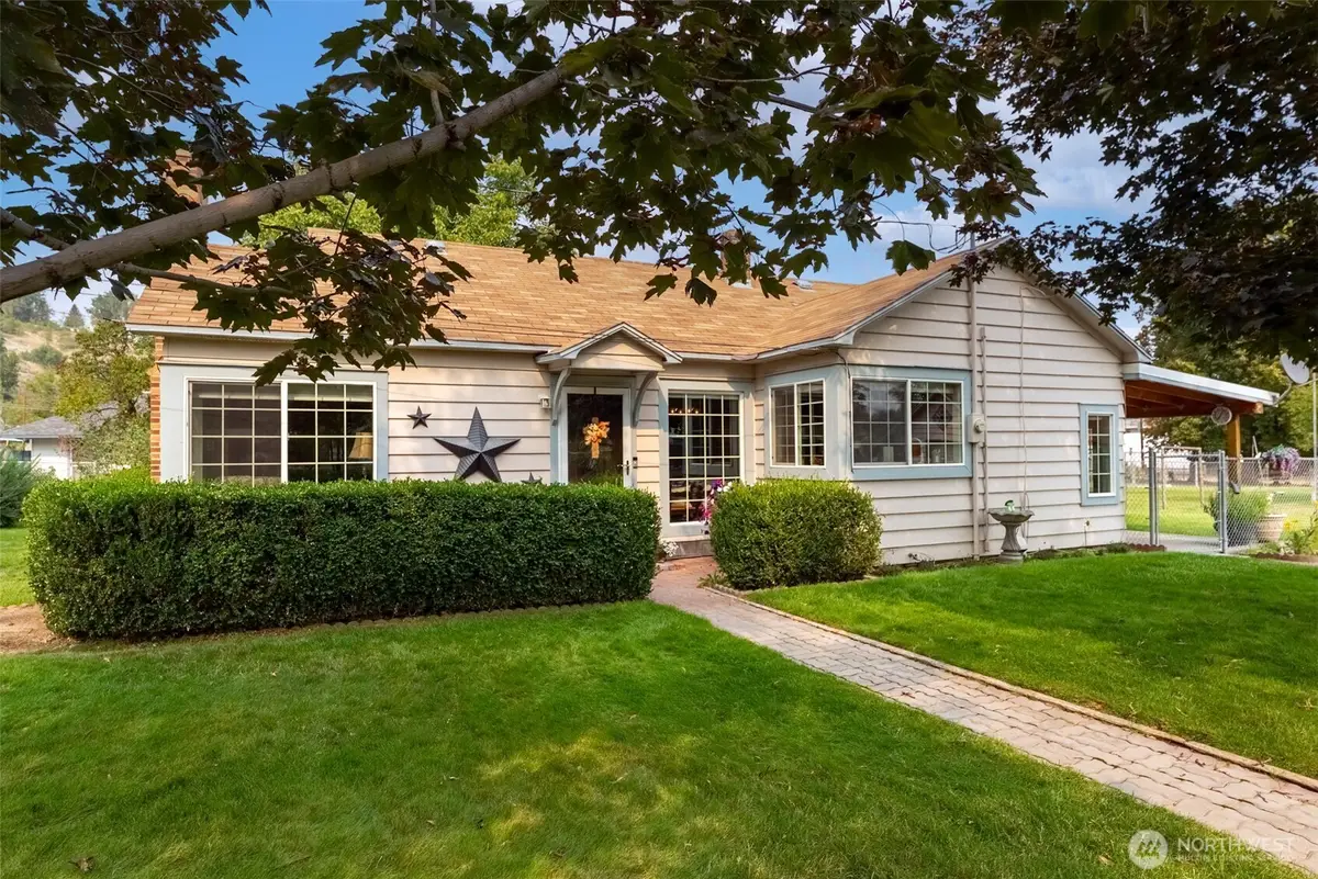 211 S Granite Street, Omak, WA 98841 - #1