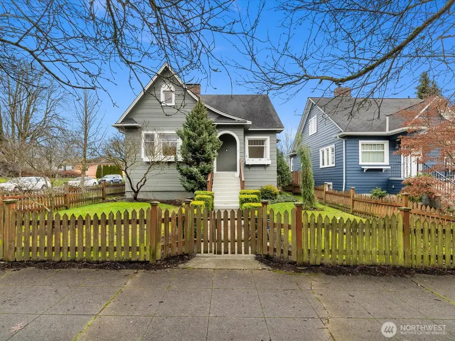 1301 Oakes Avenue, Everett, WA 98201 - Image #2