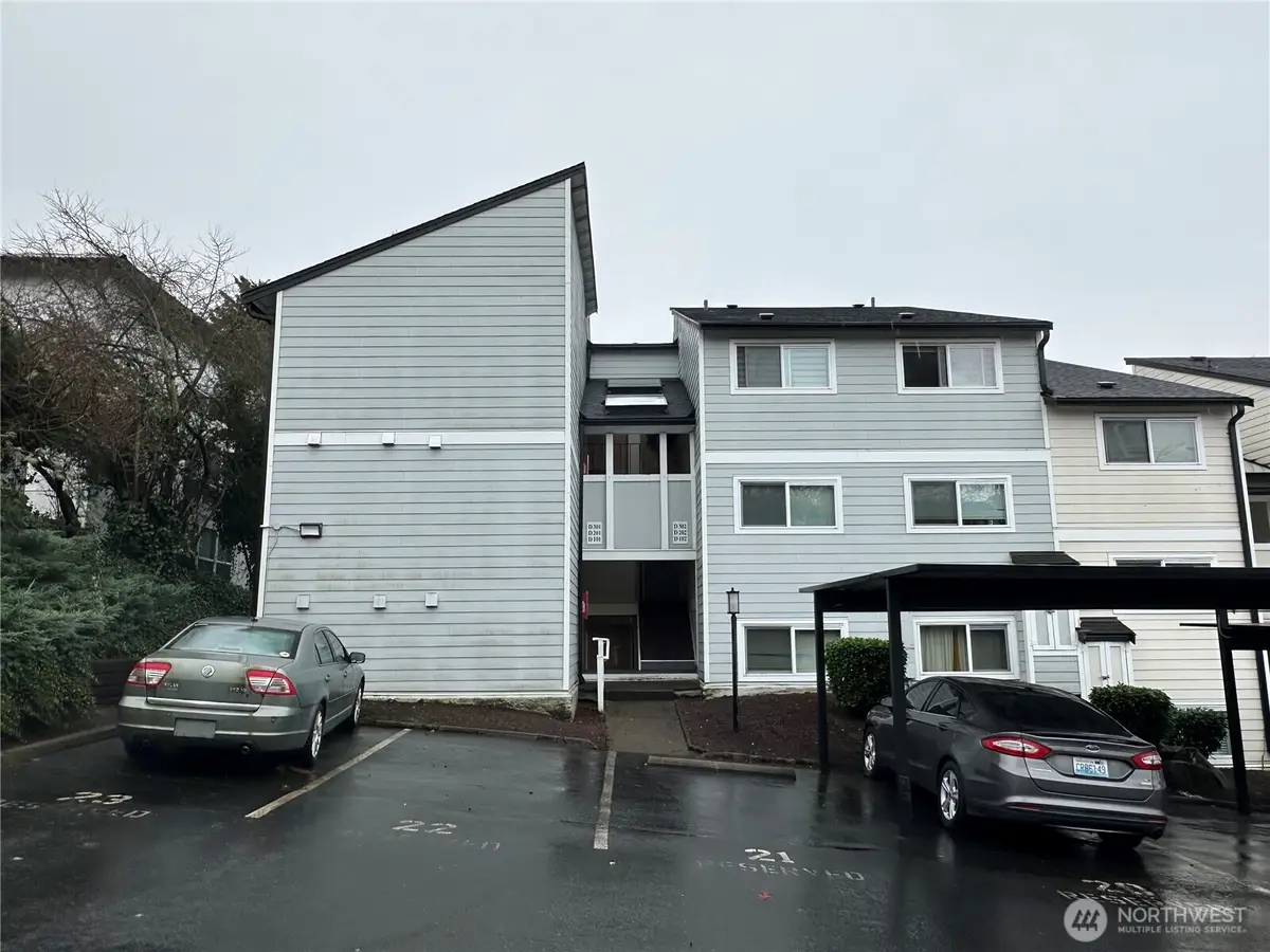 15210 Macadam Road S #D301, Tukwila, WA 98188 - Image #1