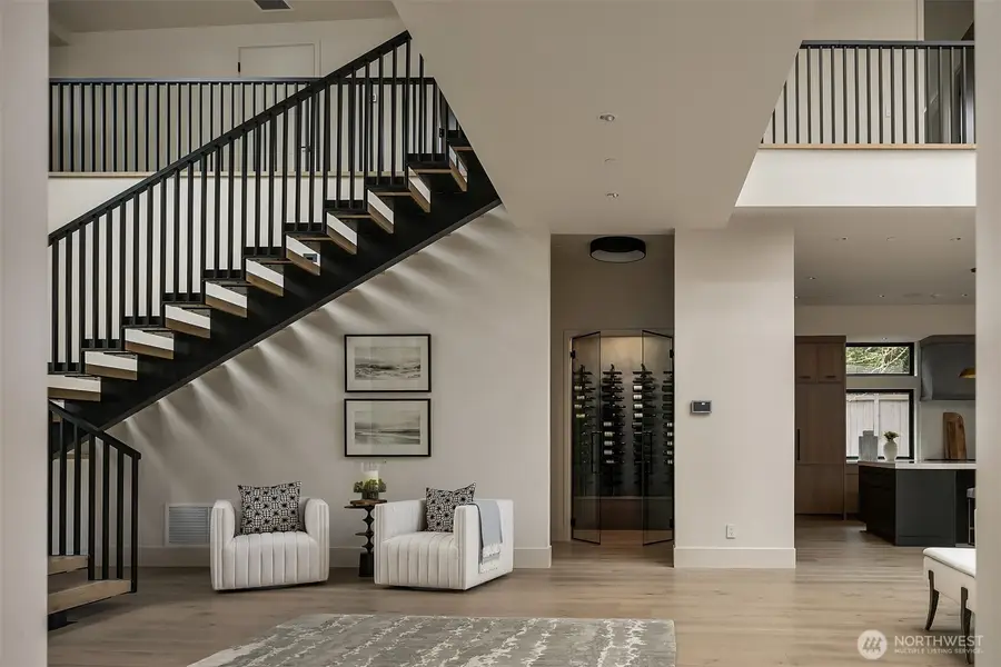 8024 NE 8th St, Medina, WA 98039 - Image #3