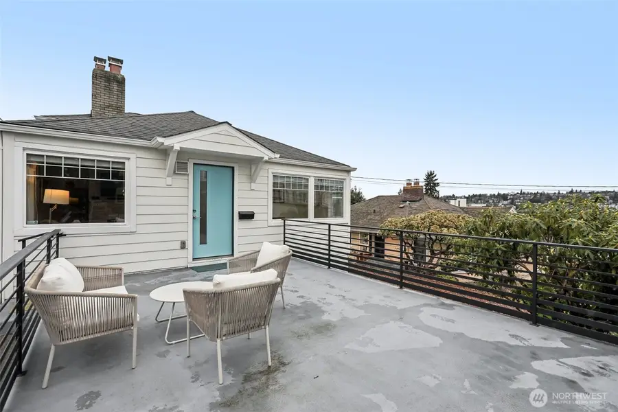 2418 W Boston, Seattle, WA 98199 - Image #2