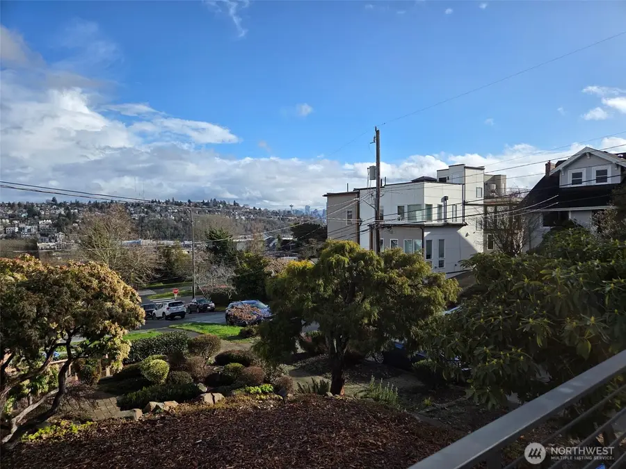 2418 W Boston, Seattle, WA 98199 - Image #3