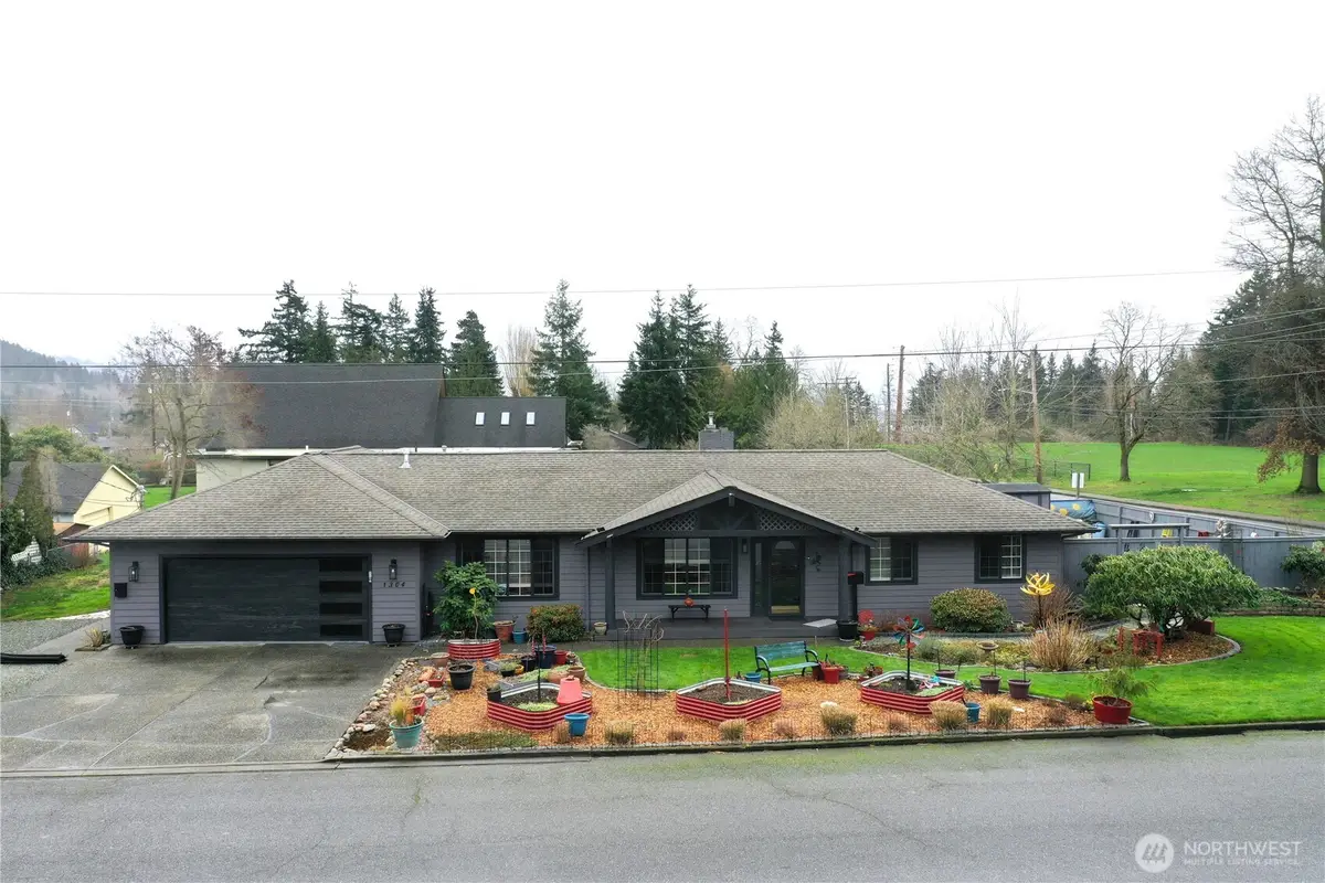 1304 Hillcrest Parkway, Mount Vernon, WA 98274 - #1