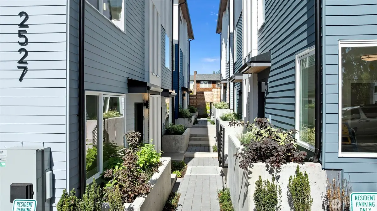 2527 29th Avenue S #D, Seattle, WA 98144 - Image #1