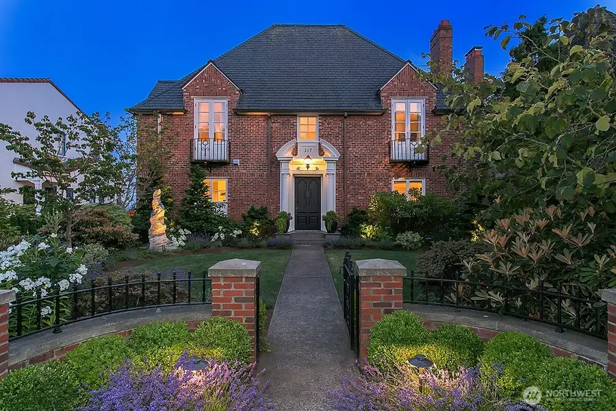 317 W Highland Drive, Seattle, WA 98119 - #2