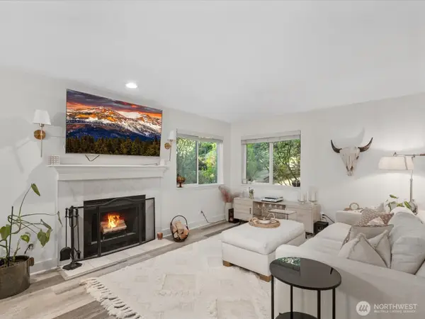 455 Newport Way Nw #302, Issaquah, WA 98027