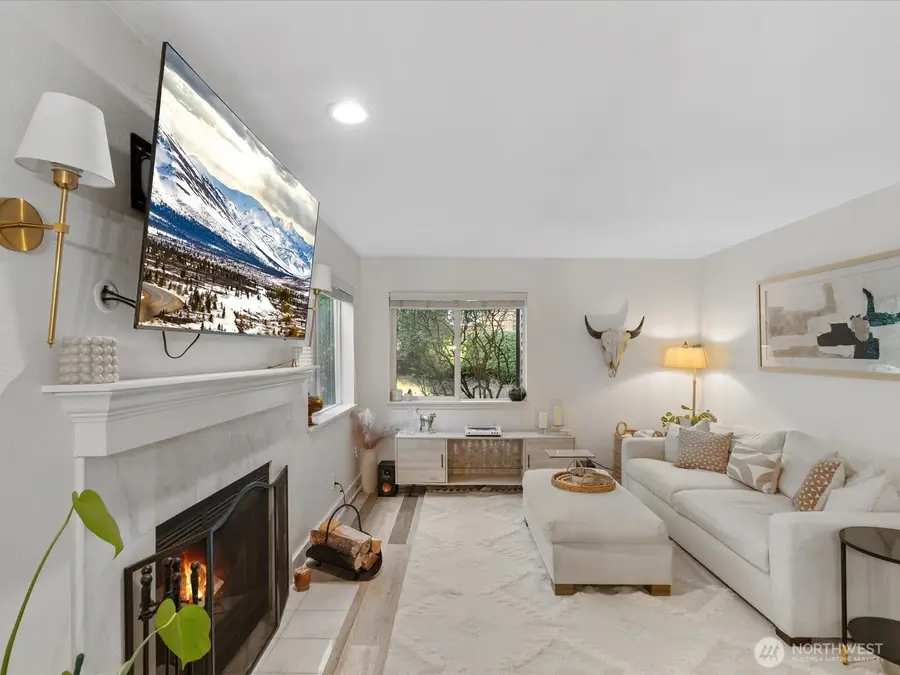 455 Newport Way Nw #302, Issaquah, WA 98027 - Image #2