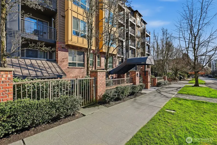 412 11th Avenue #206, Seattle, WA 98122 - #2