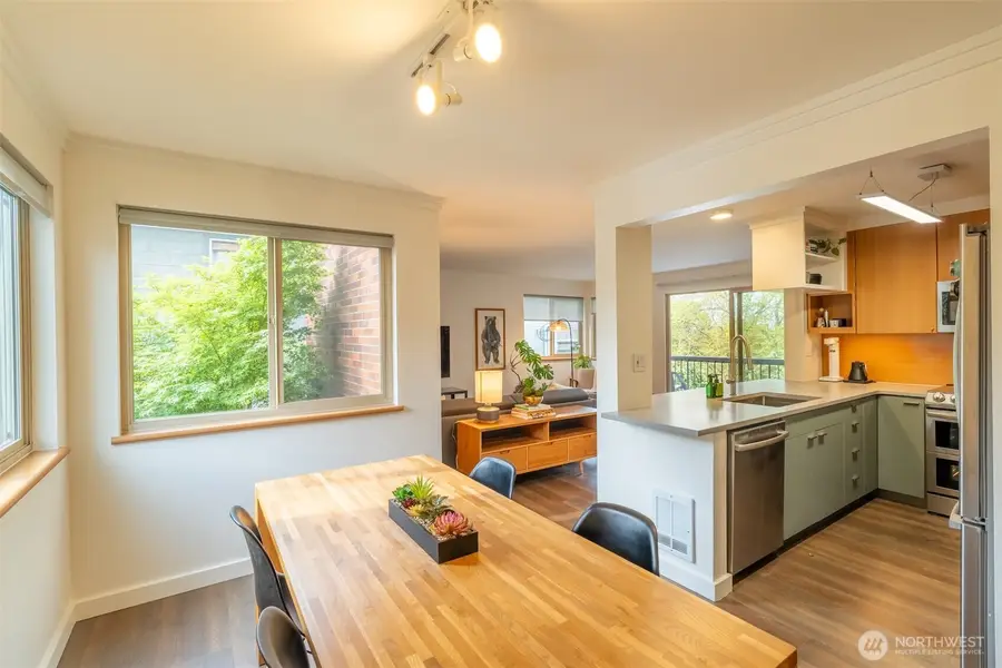 732 11th Avenue E #302, Seattle, WA 98102 - Image #2