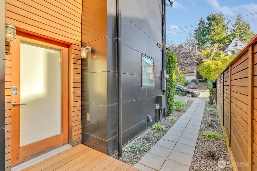 209 12th Ave E, Seattle, WA 98102 - Image #3