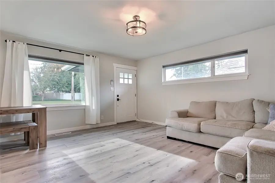 511 S 92nd St, Tacoma, WA 98444 - Image #2