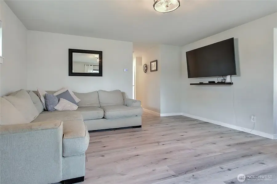 511 S 92nd St, Tacoma, WA 98444 - Image #3