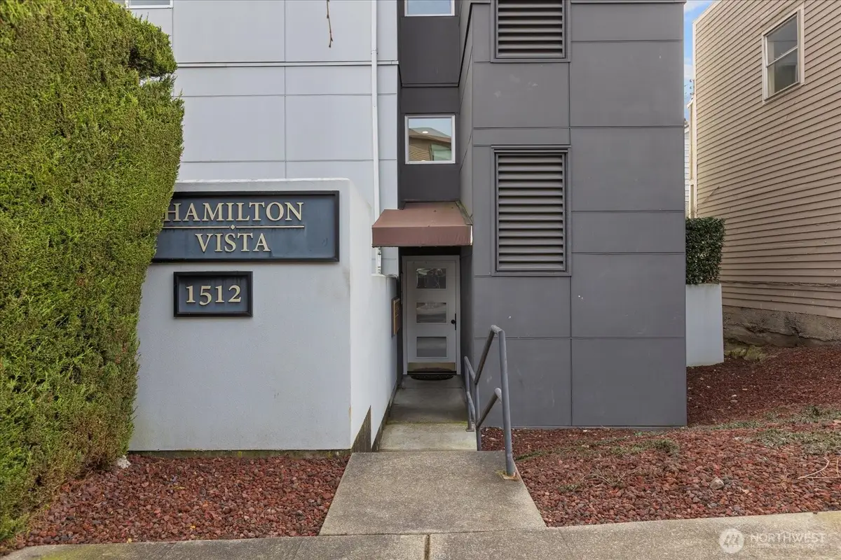 1512 California Avenue Sw #302, Seattle, WA 98116 - Image #1