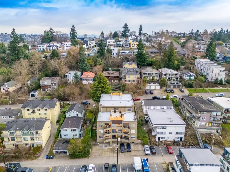 3425 14th Avenue W, Seattle, WA 98119 - Image #3