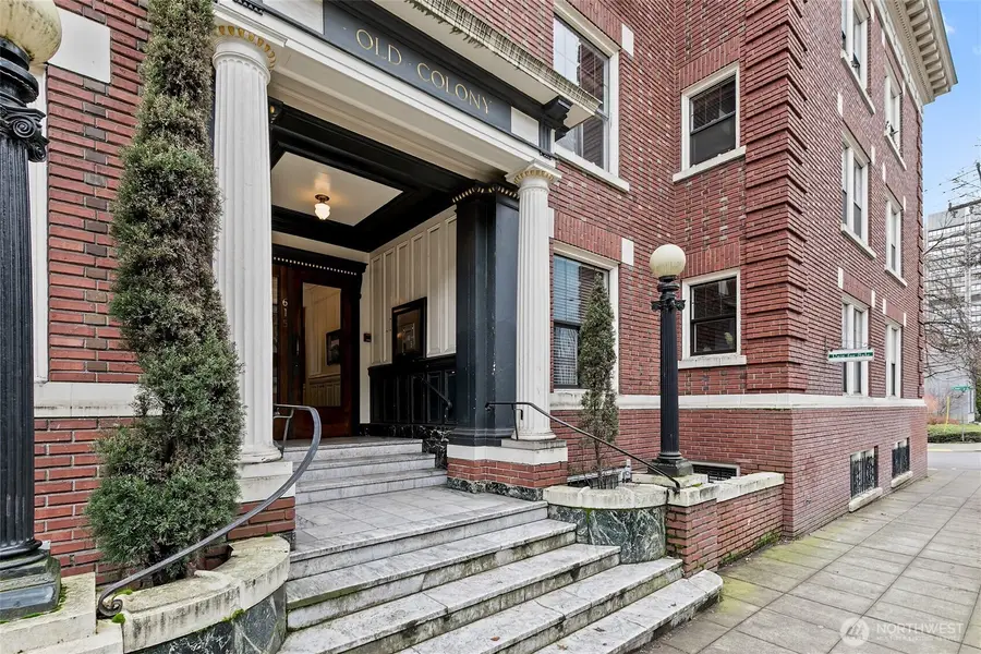 615 Boren Avenue #27, Seattle, WA 98104 - Image #2