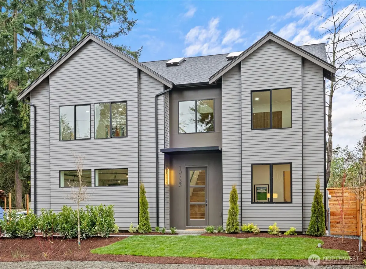 10733 17th Avenue Ne, Seattle, WA 98125 - Image #1
