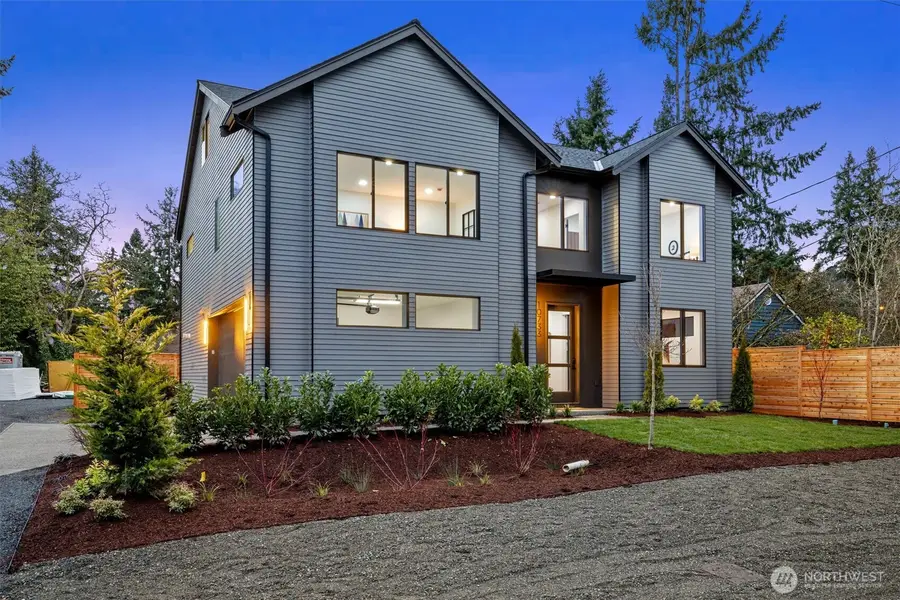 10733 17th Avenue Ne, Seattle, WA 98125 - Image #2