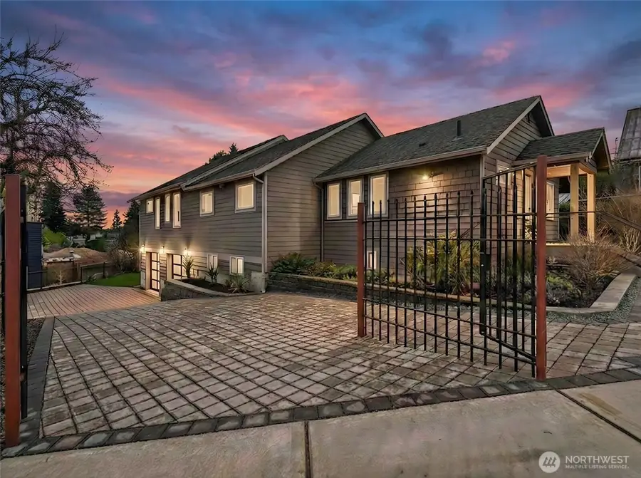 11642 Roseberg Ave S, Burien, WA 98168 - Image #2