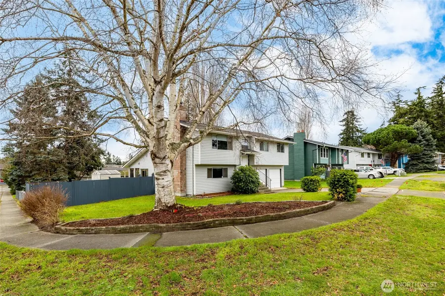 953 NW Illahee Drive, Oak Harbor, WA 98277 - #3