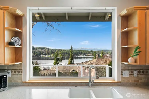 6056 Sandpiper Court, Bremerton, WA 98312